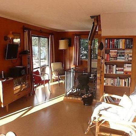 Cute Cottage - Cooks Beach Bach Bagian luar foto