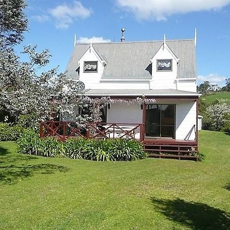 Cute Cottage - Cooks Beach Bach Bagian luar foto